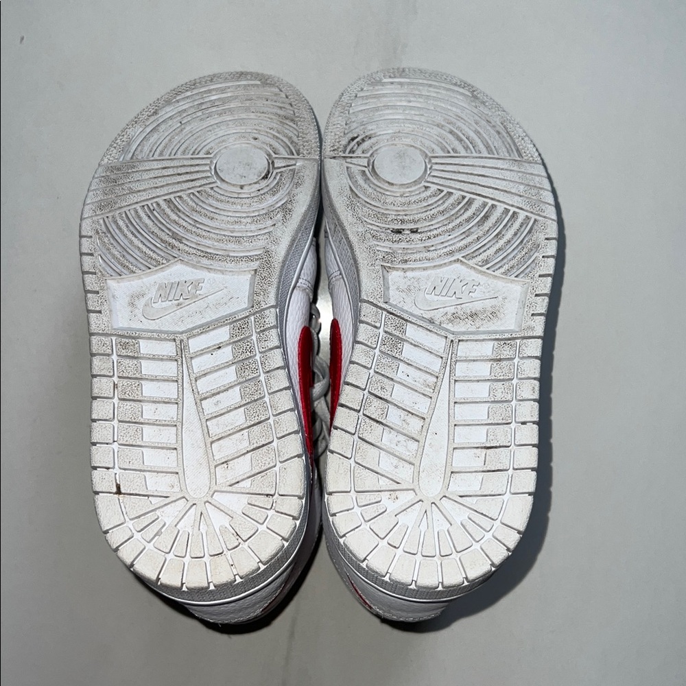 Women’s Nike Jordan 1 Mid White University Red  Size 7 - GREAT CONDITION - Picture 5 of 7